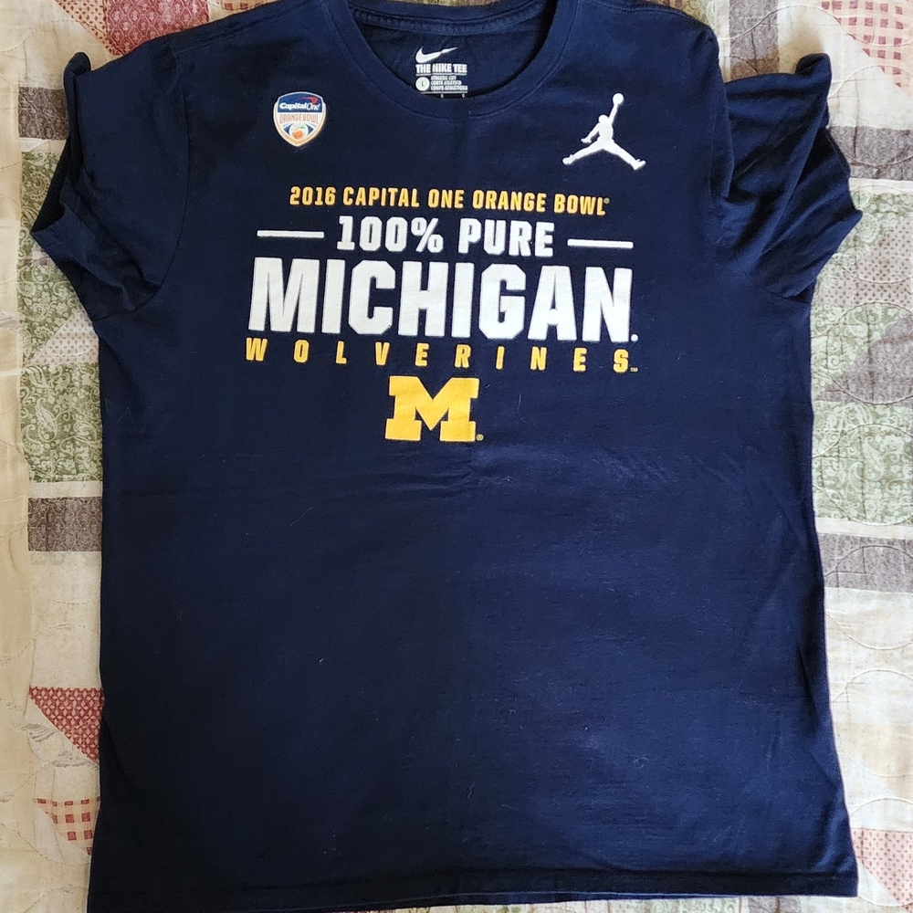 CLOSET CLEAN OUT 2 MICHIGAN SHIRTS   Nike Navy Blue Michigan Wolverines Tee